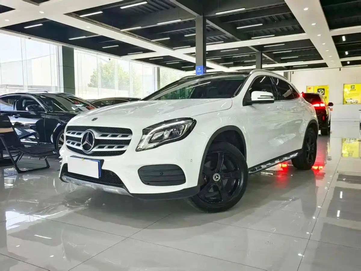 MERCEDES BENZ GLA