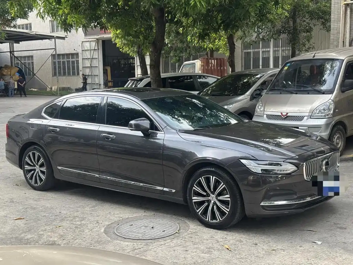 VOLVO S90