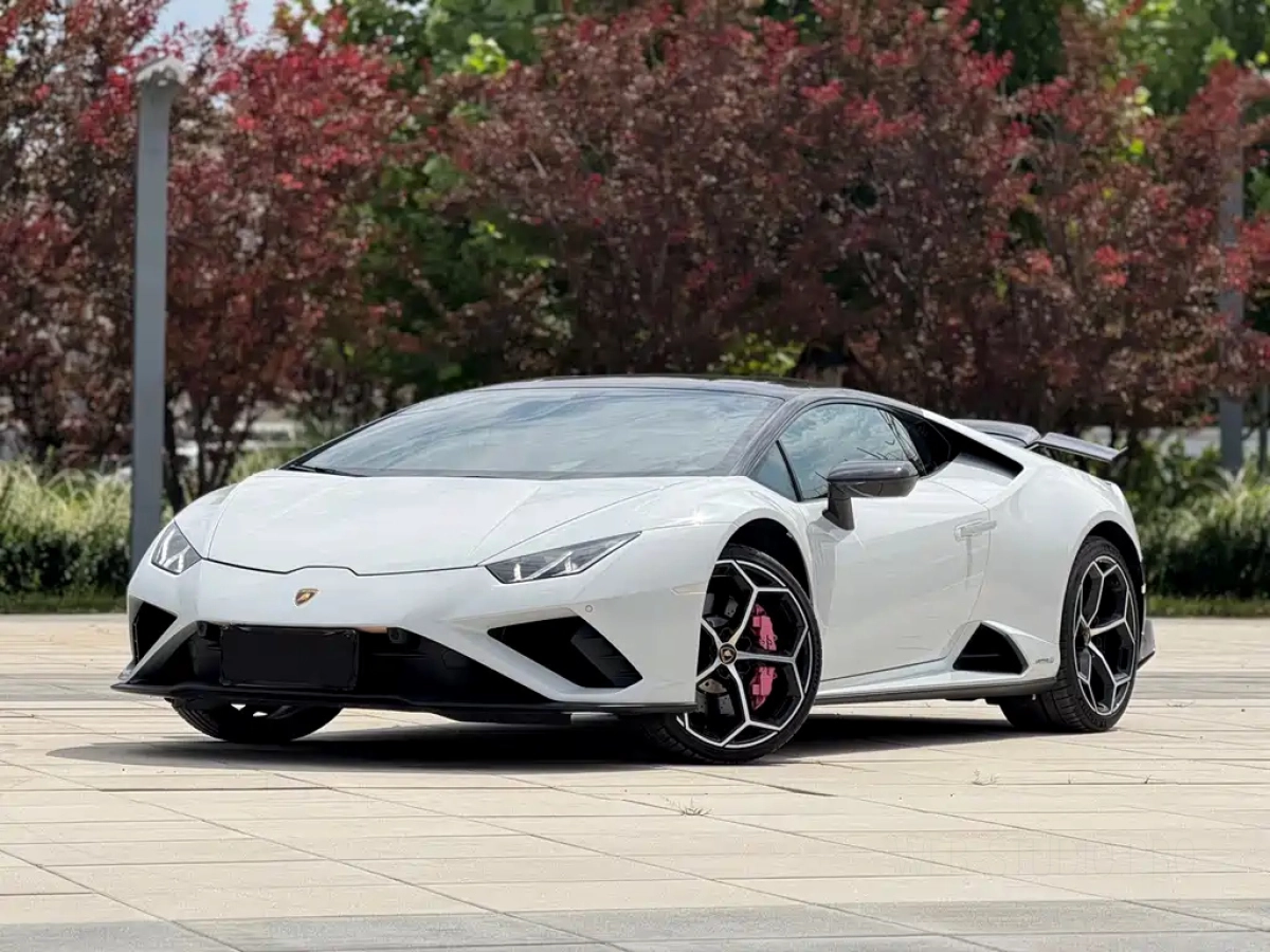 LAMBORGHINI HURACAN