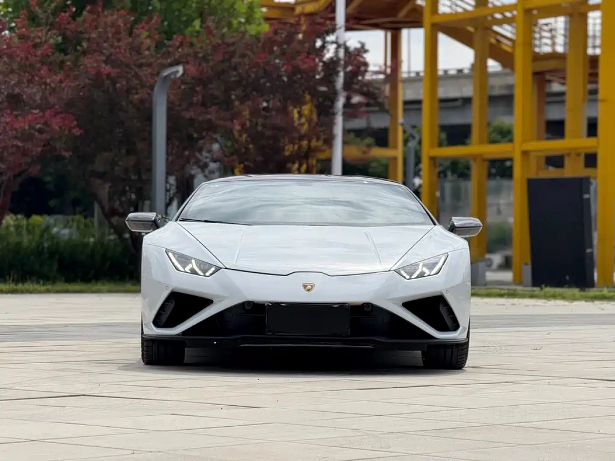 LAMBORGHINI HURACAN