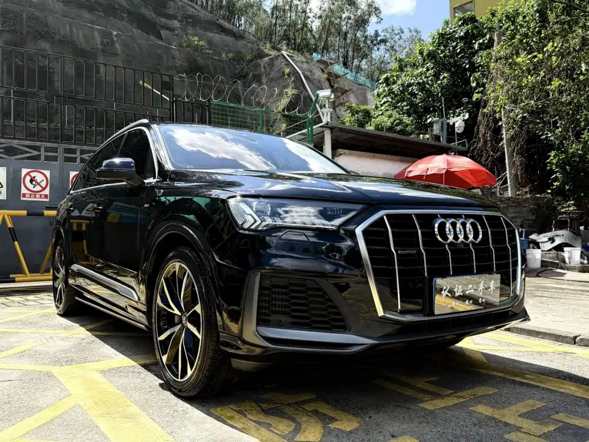 AUDI Q7