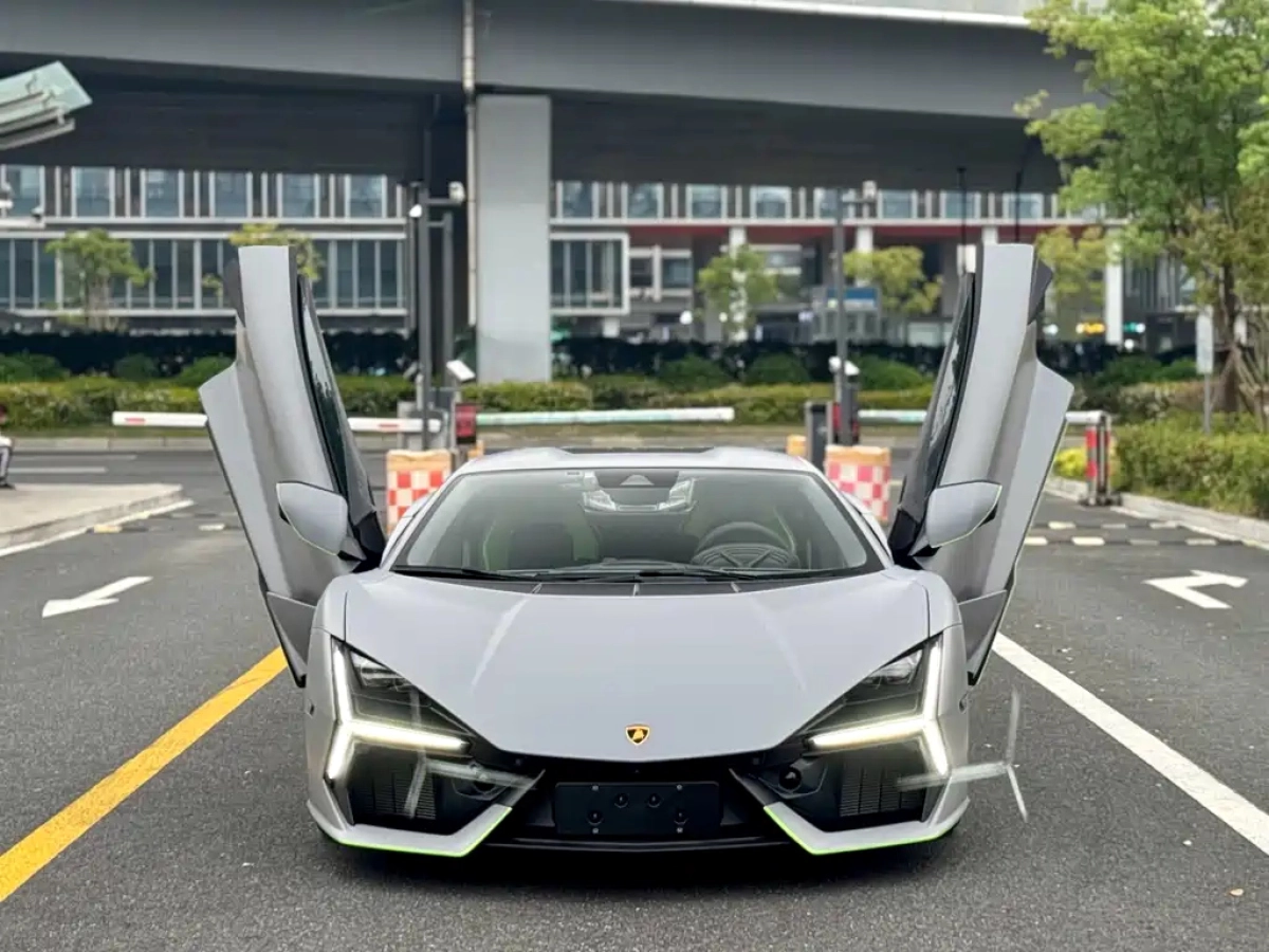 LAMBORGHINI REVUELTO