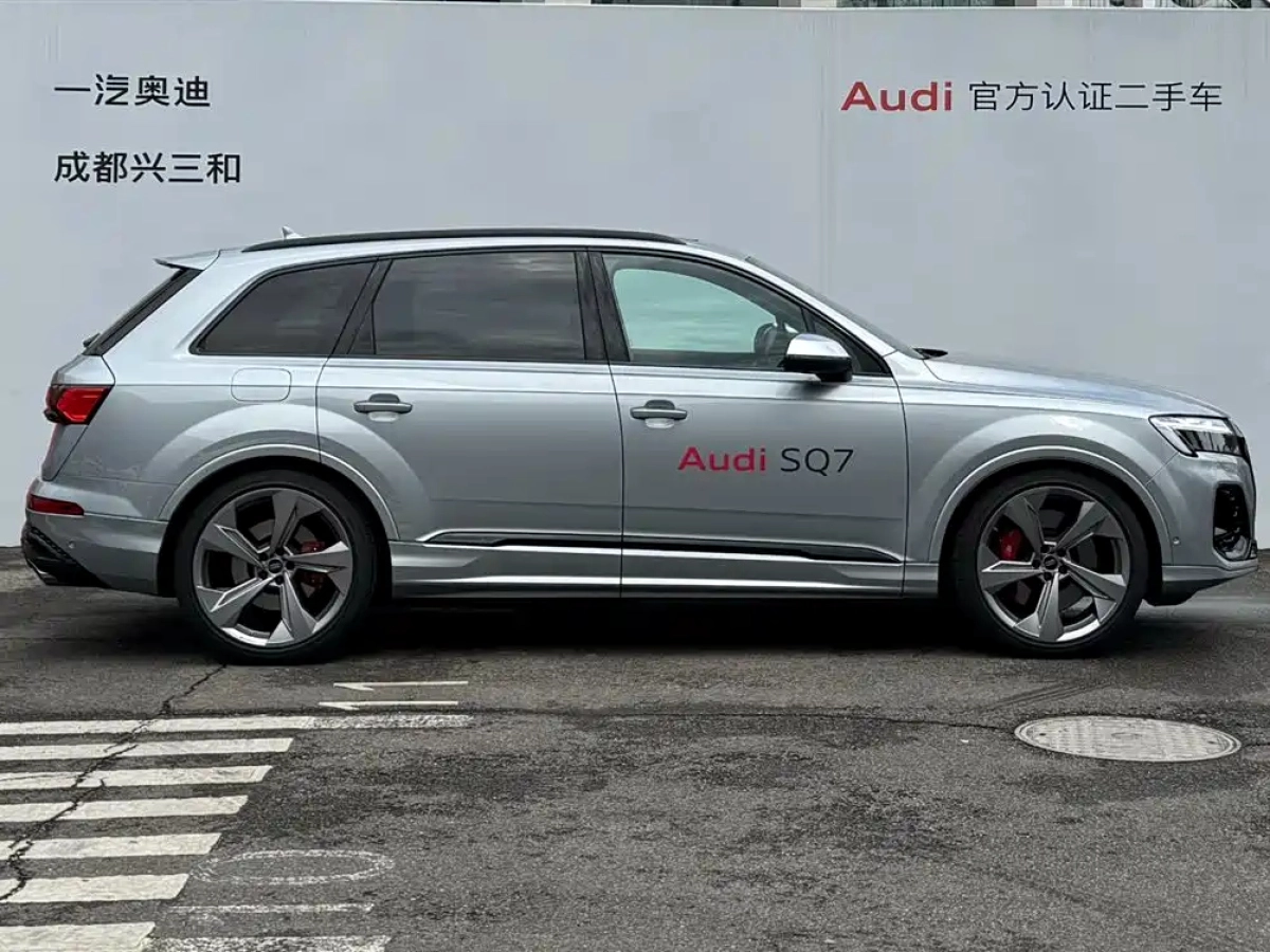 AUDI SQ7