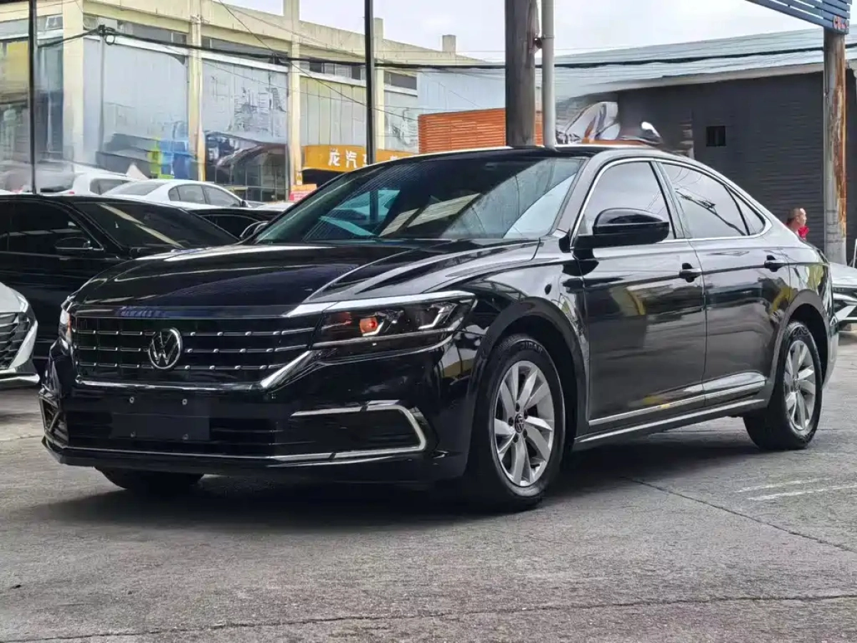 VOLKSWAGEN PASSAT  2022