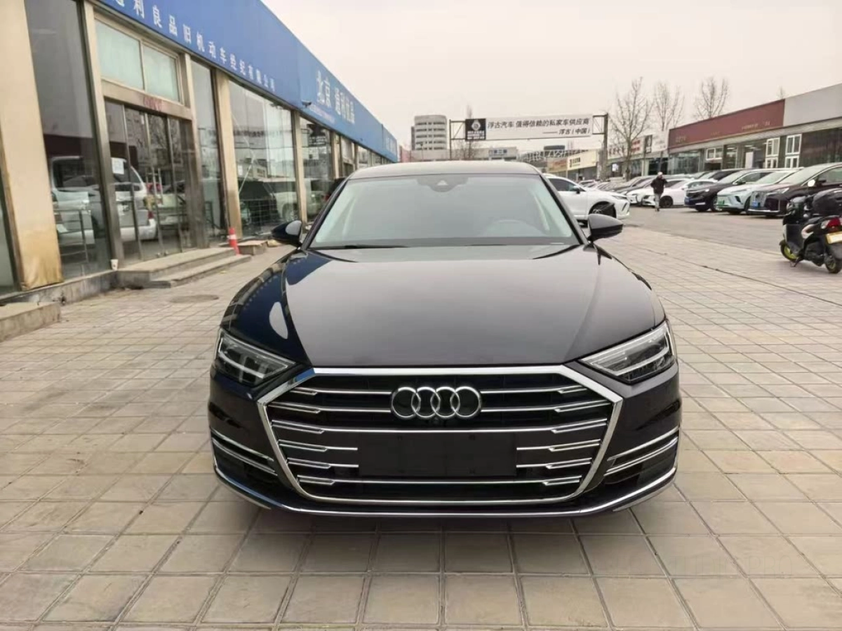 AUDI A8