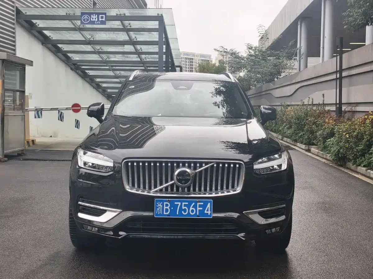VOLVO XC90