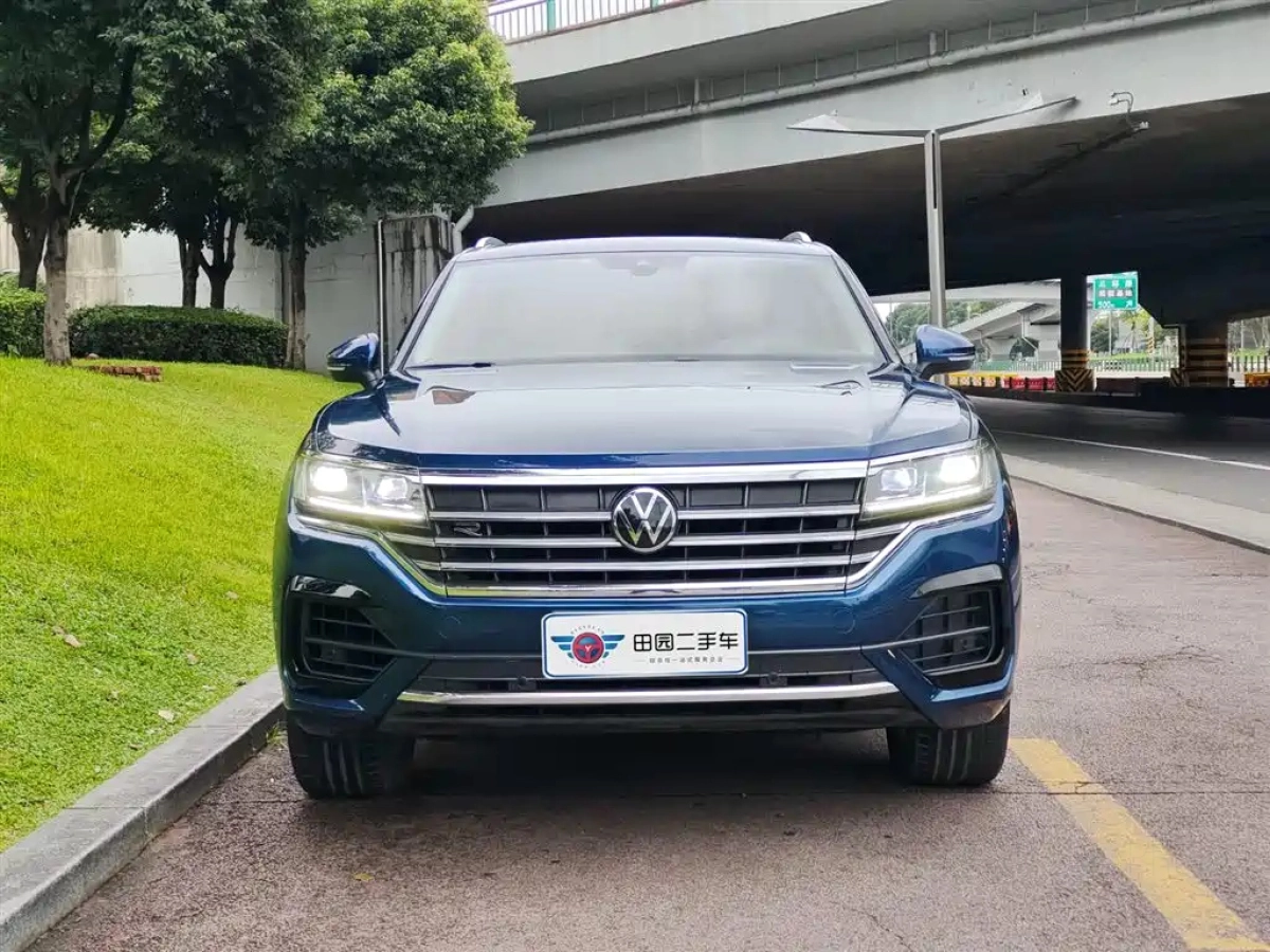 VOLKSWAGEN TOUAREG