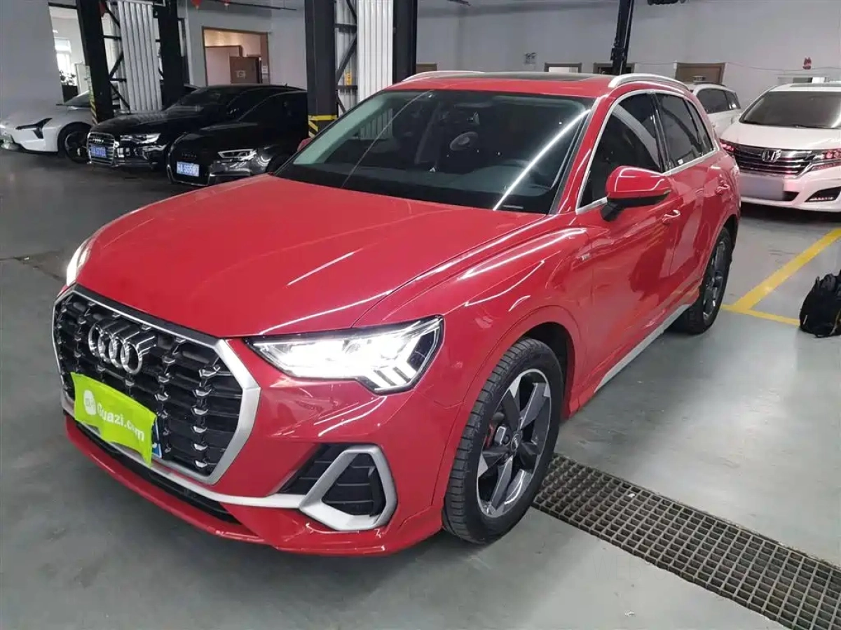 AUDI Q3