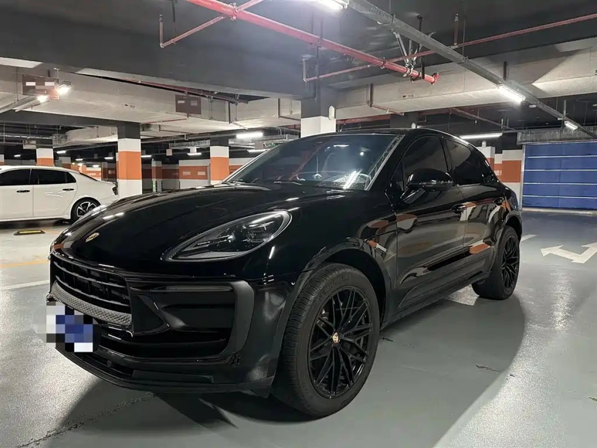 PORSCHE MACAN