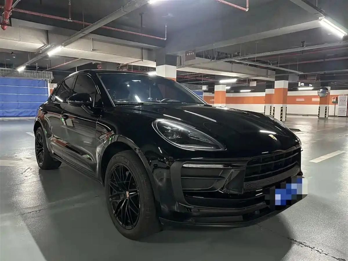 PORSCHE MACAN