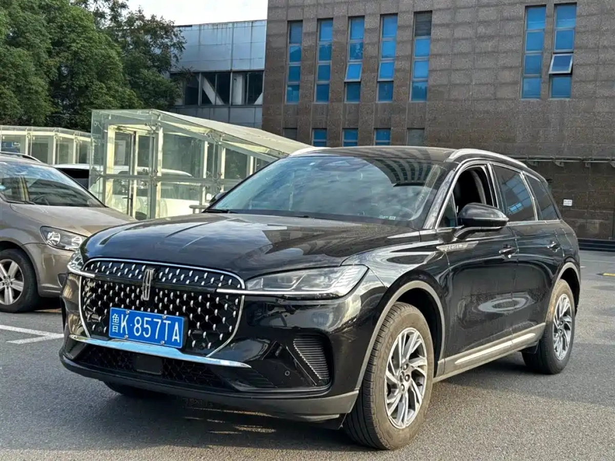 LINCOLN ADVENTURER  2024