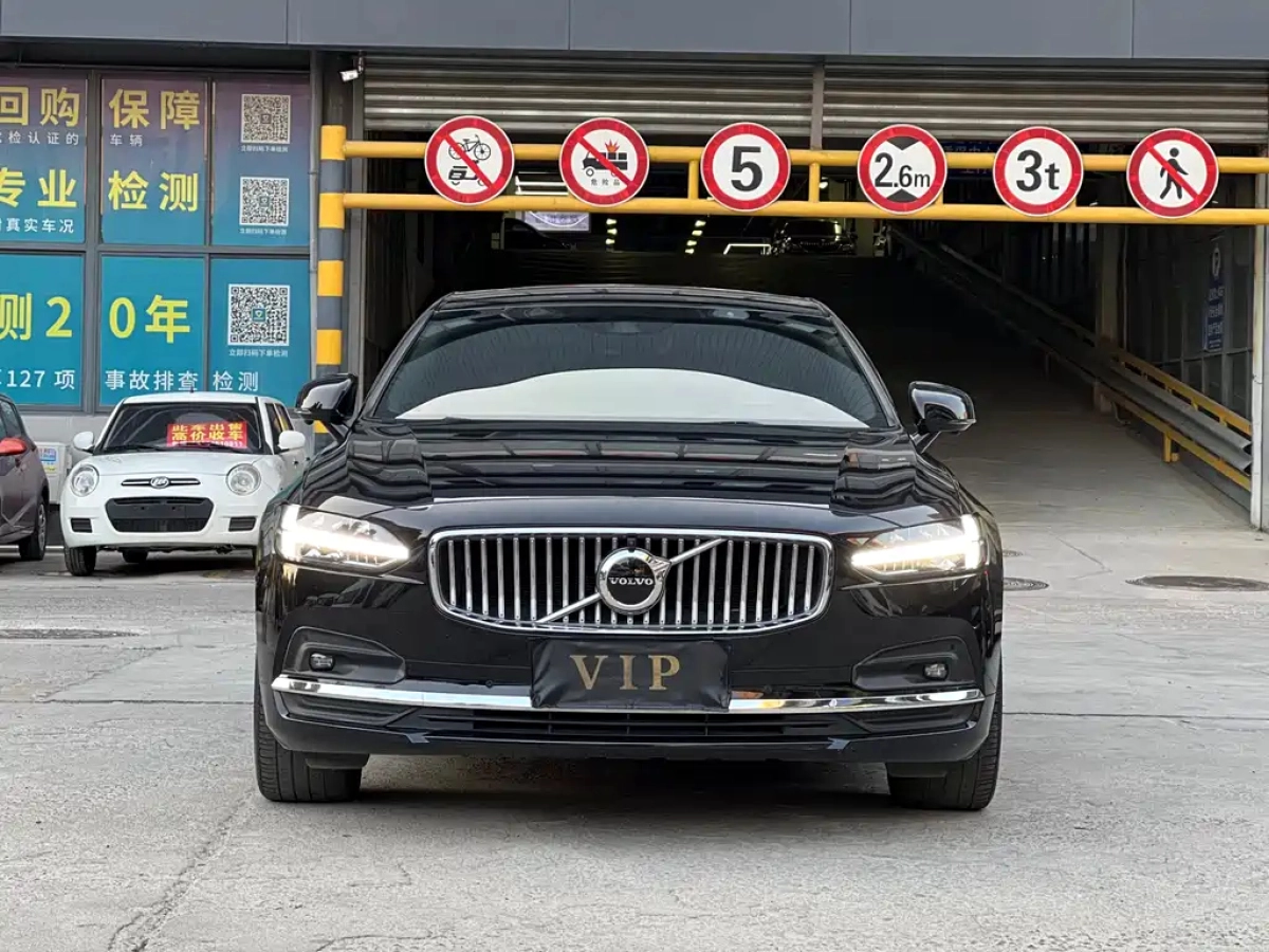 VOLVO S90