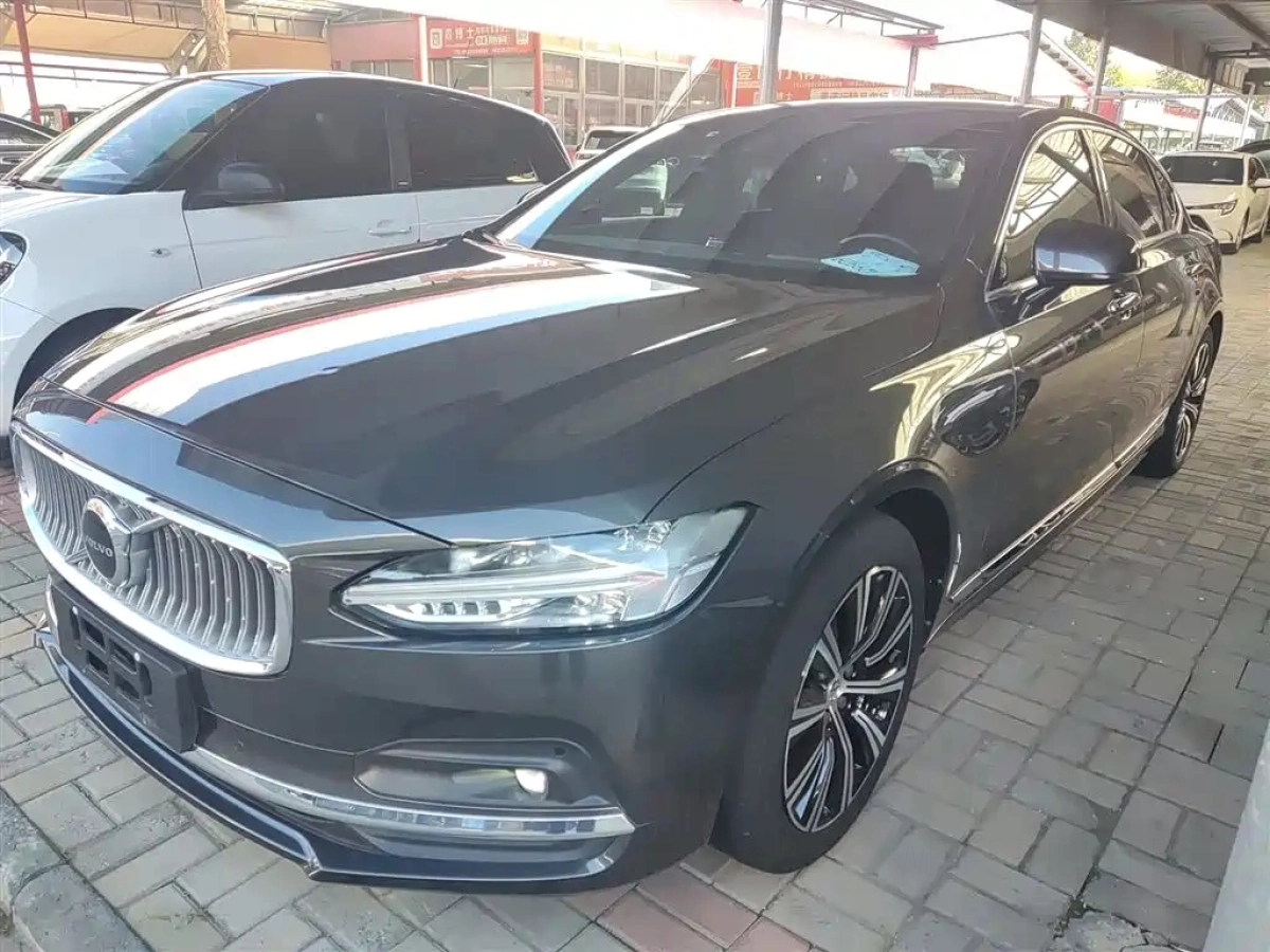 VOLVO S90