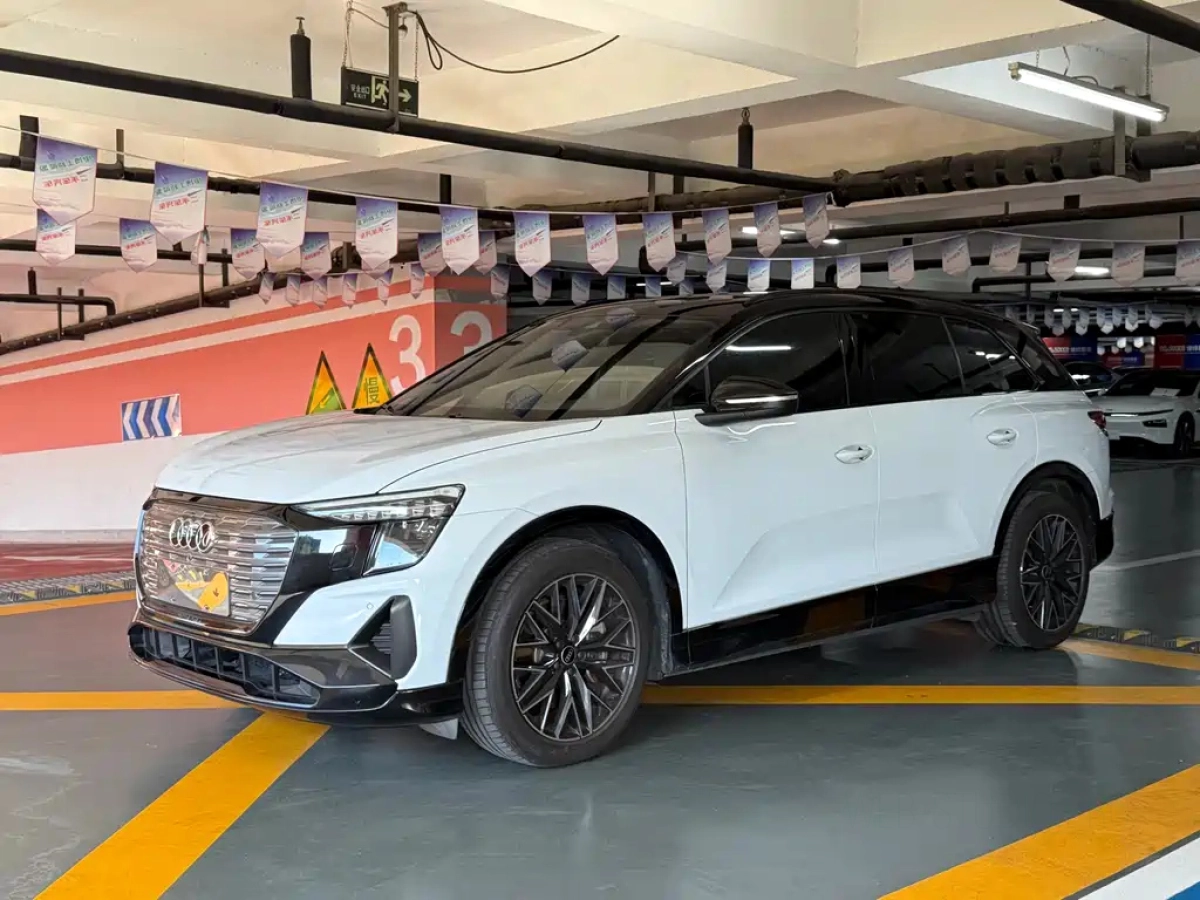 AUDI Q5 E-TRON  2023