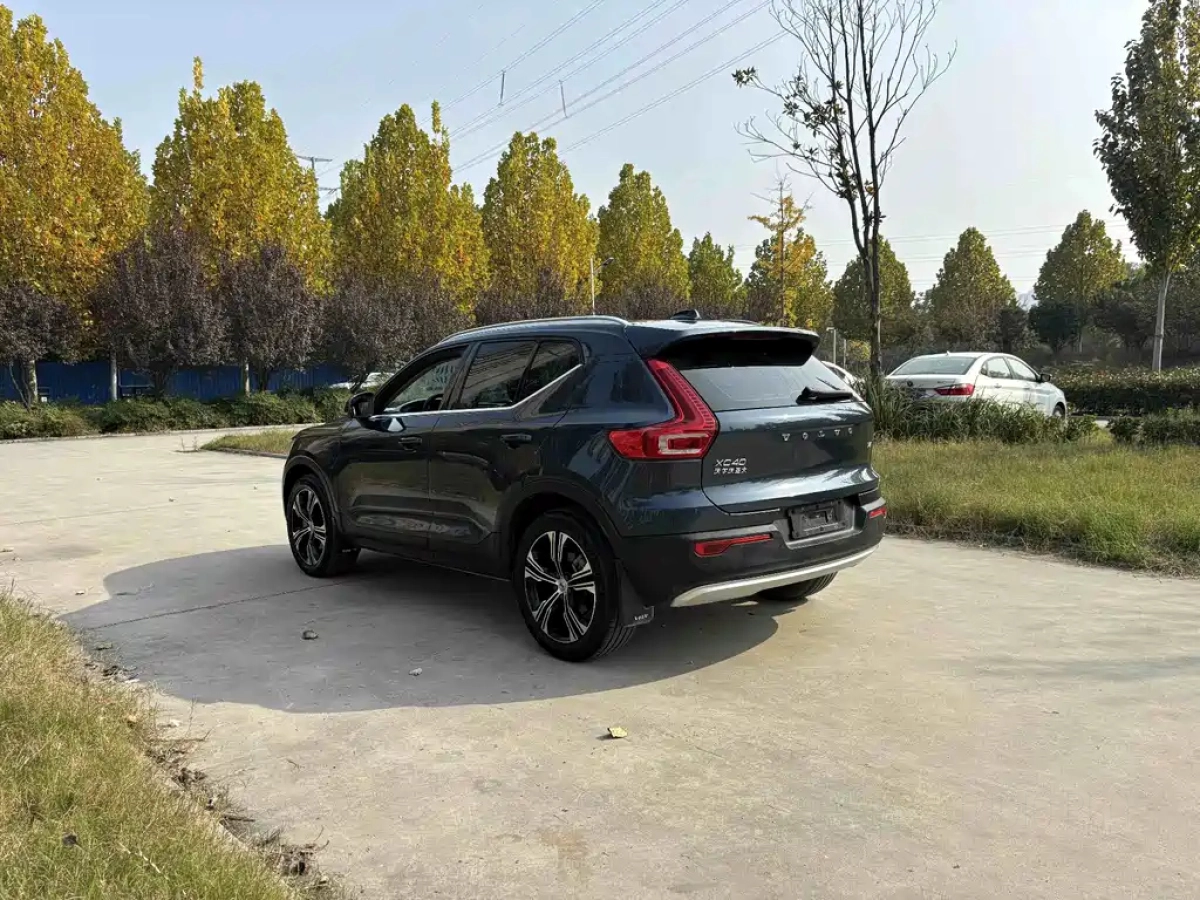 VOLVO XC40