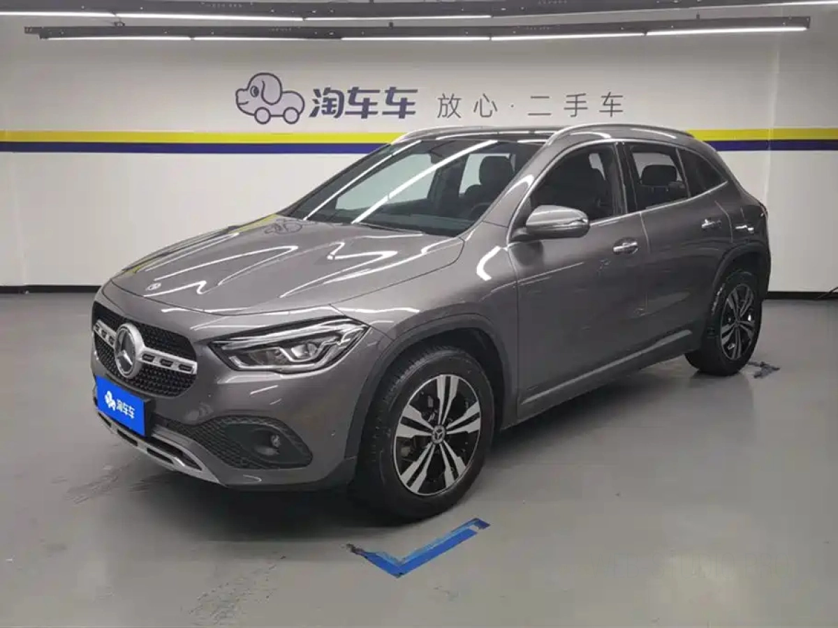 MERCEDES BENZ GLA  2020