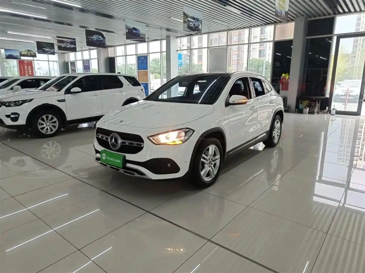 MERCEDES BENZ GLA  2020