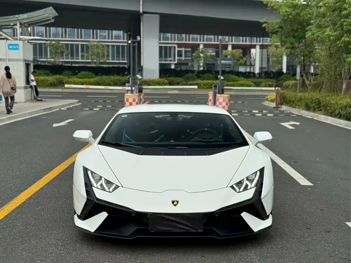 LAMBORGHINI HURACAN  2024