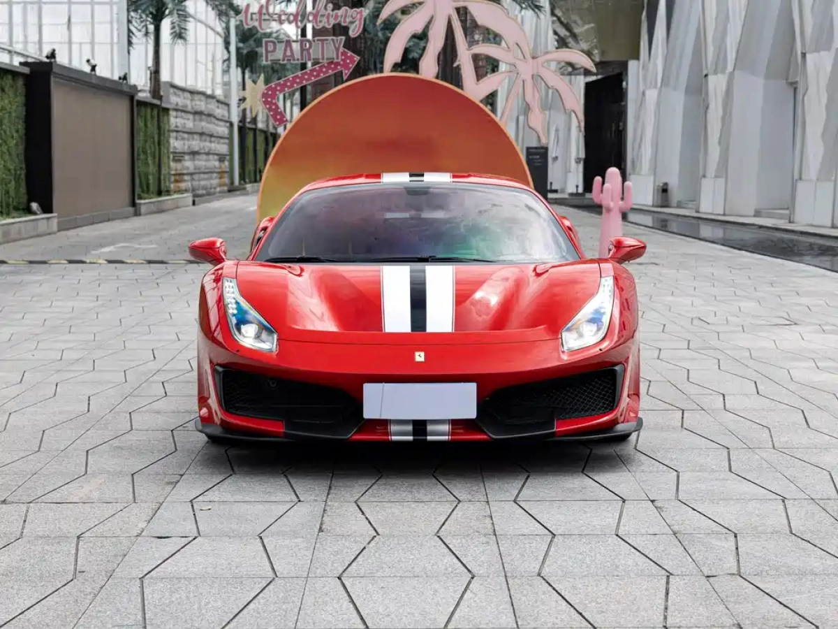 FERRARI 488