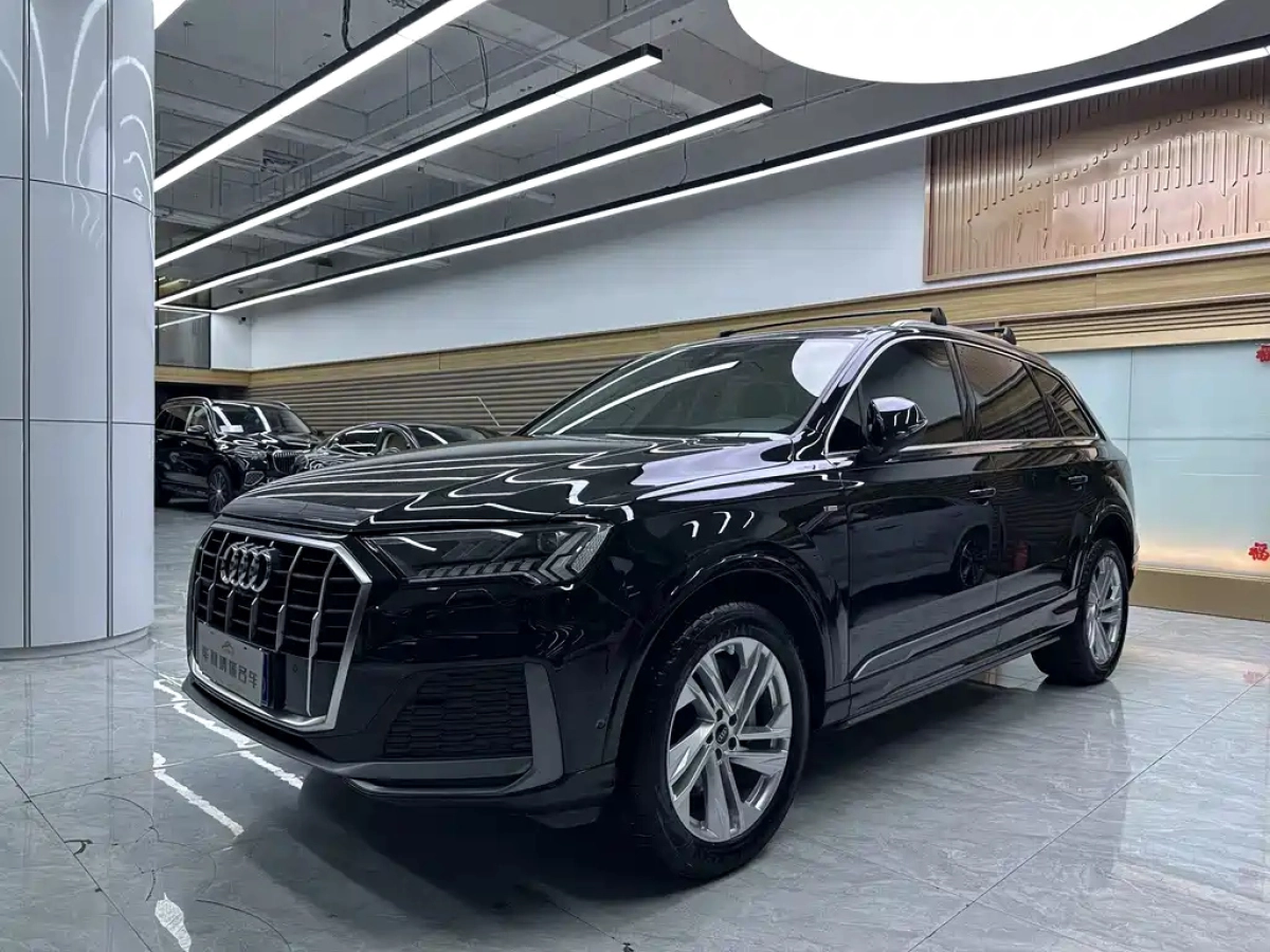 AUDI Q7  2024