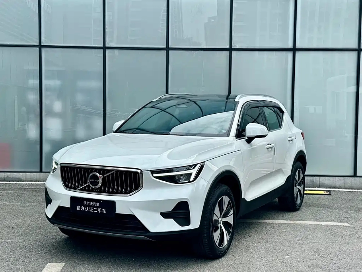 VOLVO XC40