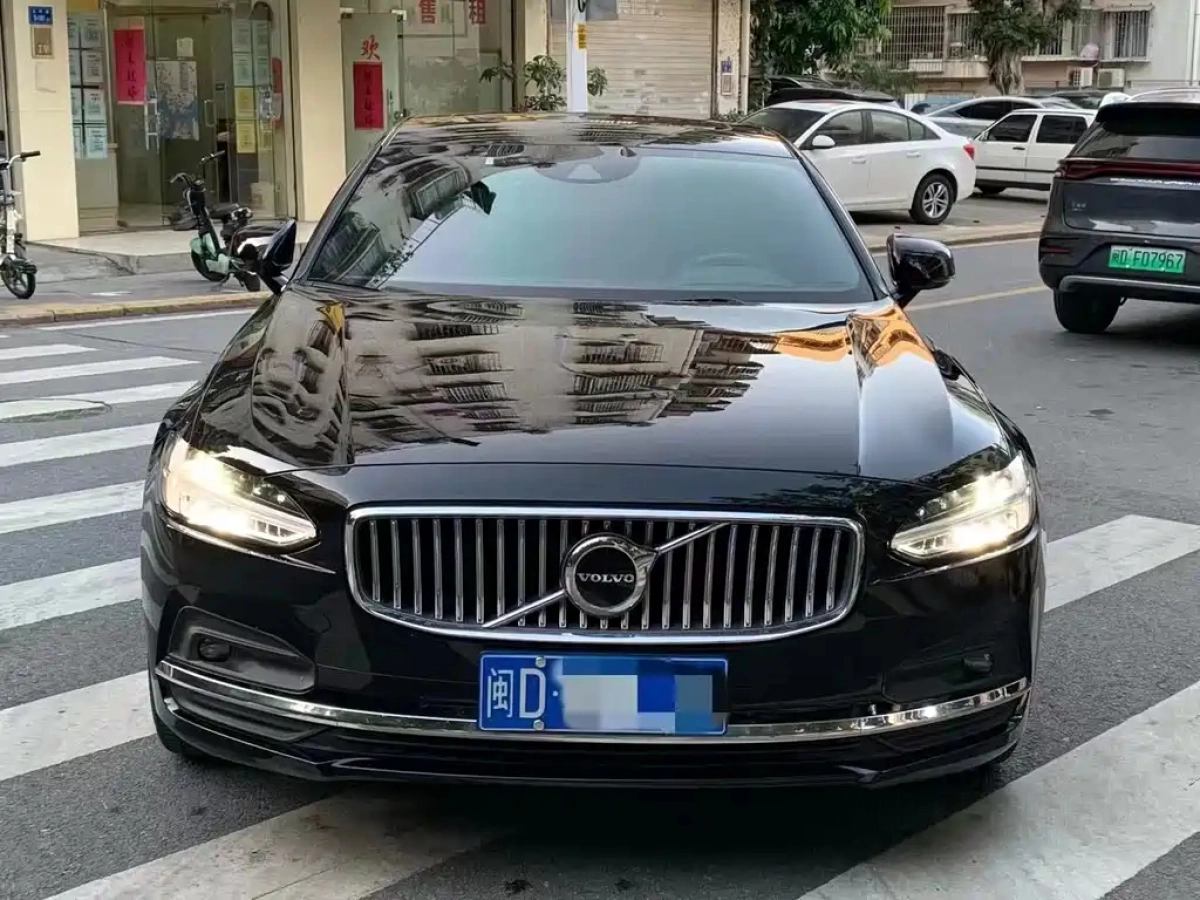 VOLVO S90