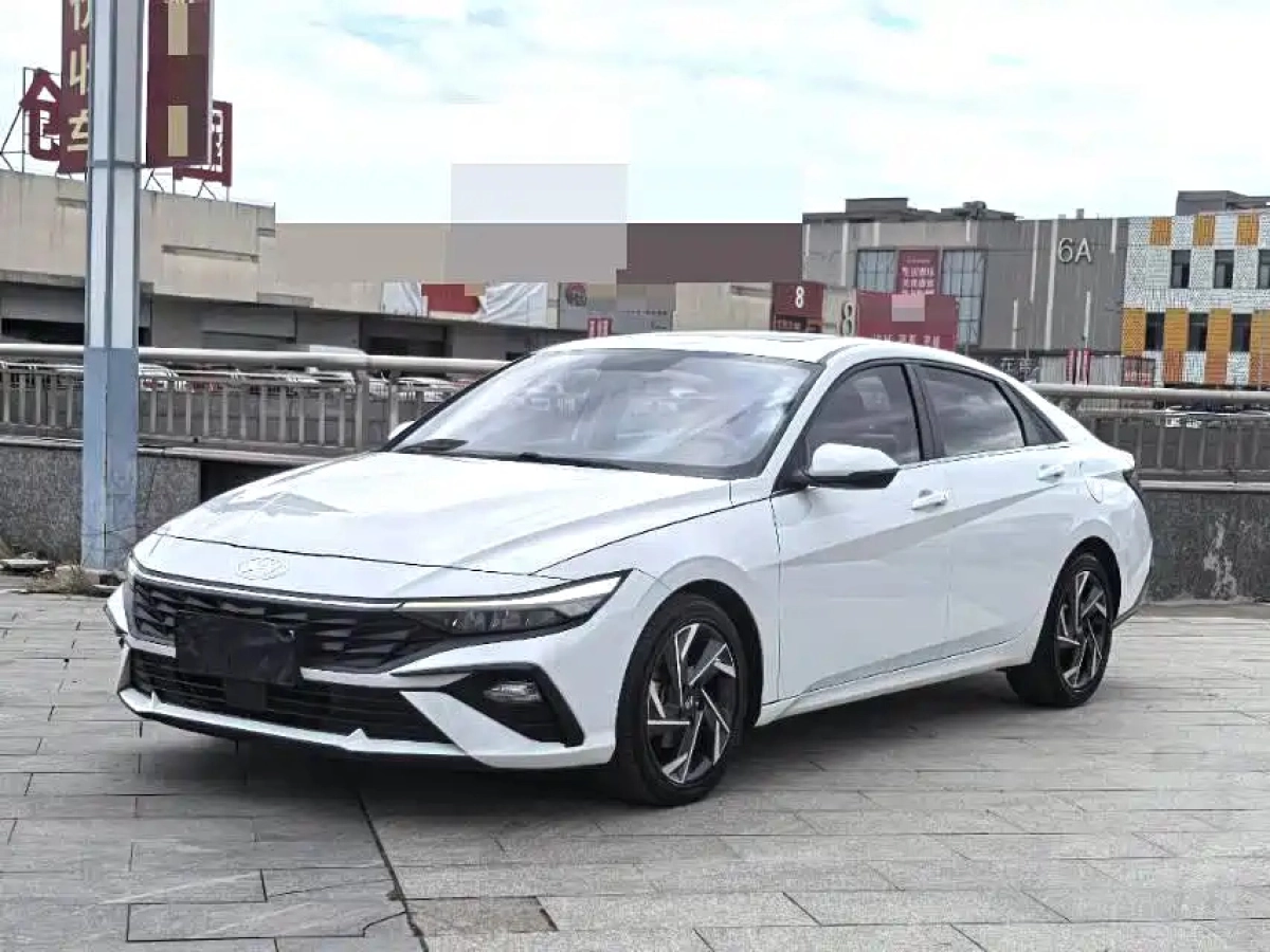 HYUNDAI ELANTRA  2024