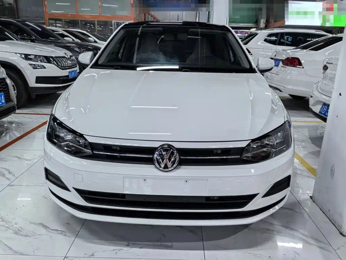 VOLKSWAGEN POLO