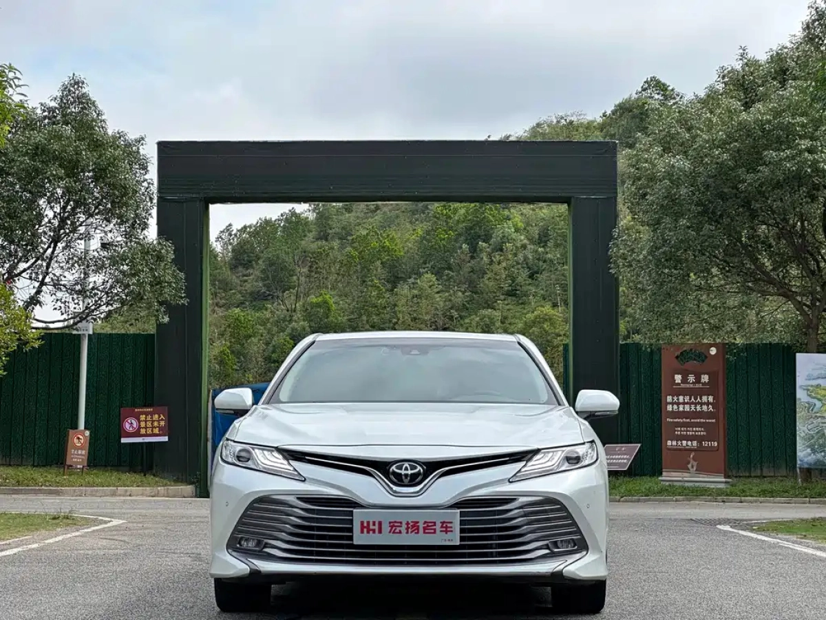 TOYOTA CAMRY
