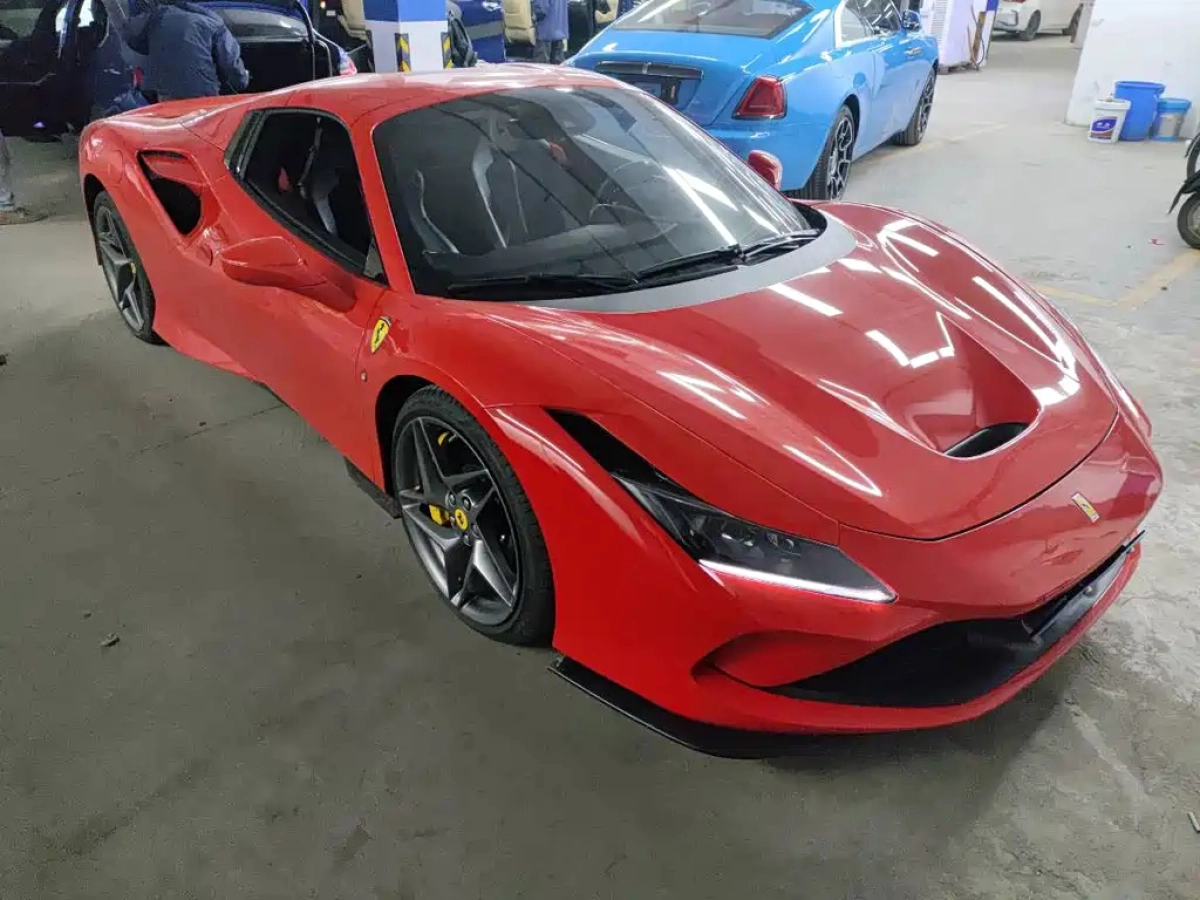 FERRARI F8