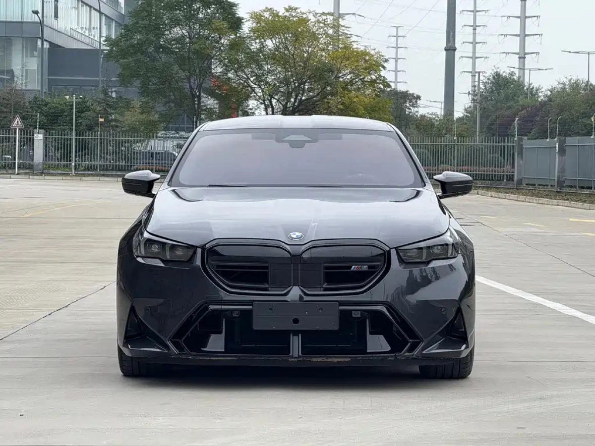 BMW M5 NEW ENERGY