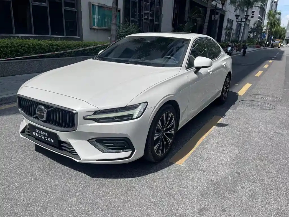 VOLVO S60  2024
