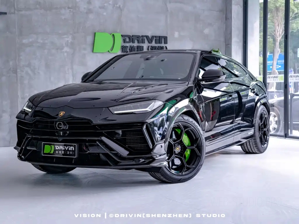 LAMBORGHINI URUS  2023