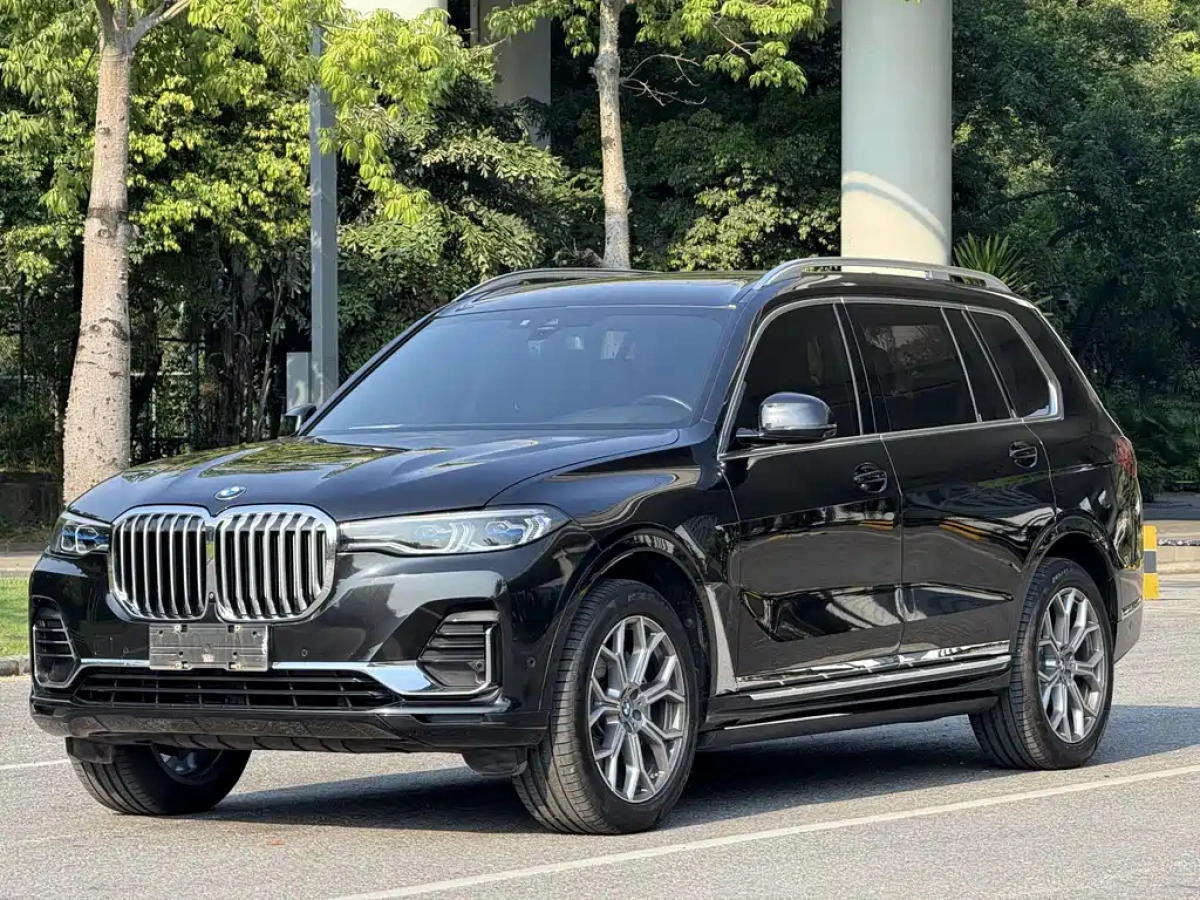 BMW X7  2021