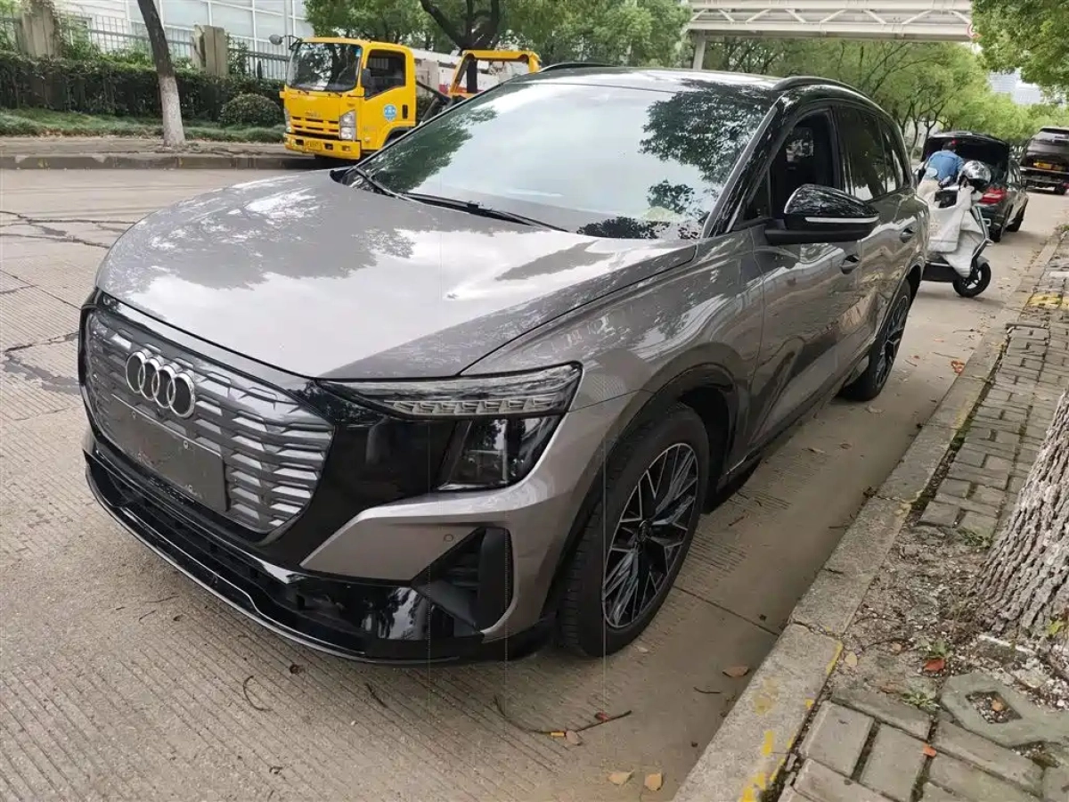 AUDI Q5 E-TRON  2023