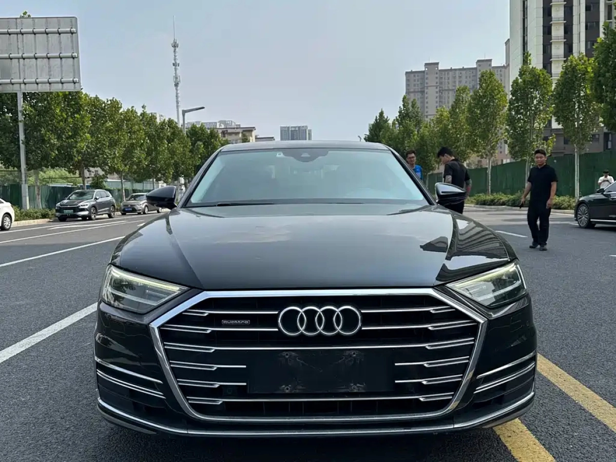 AUDI A8