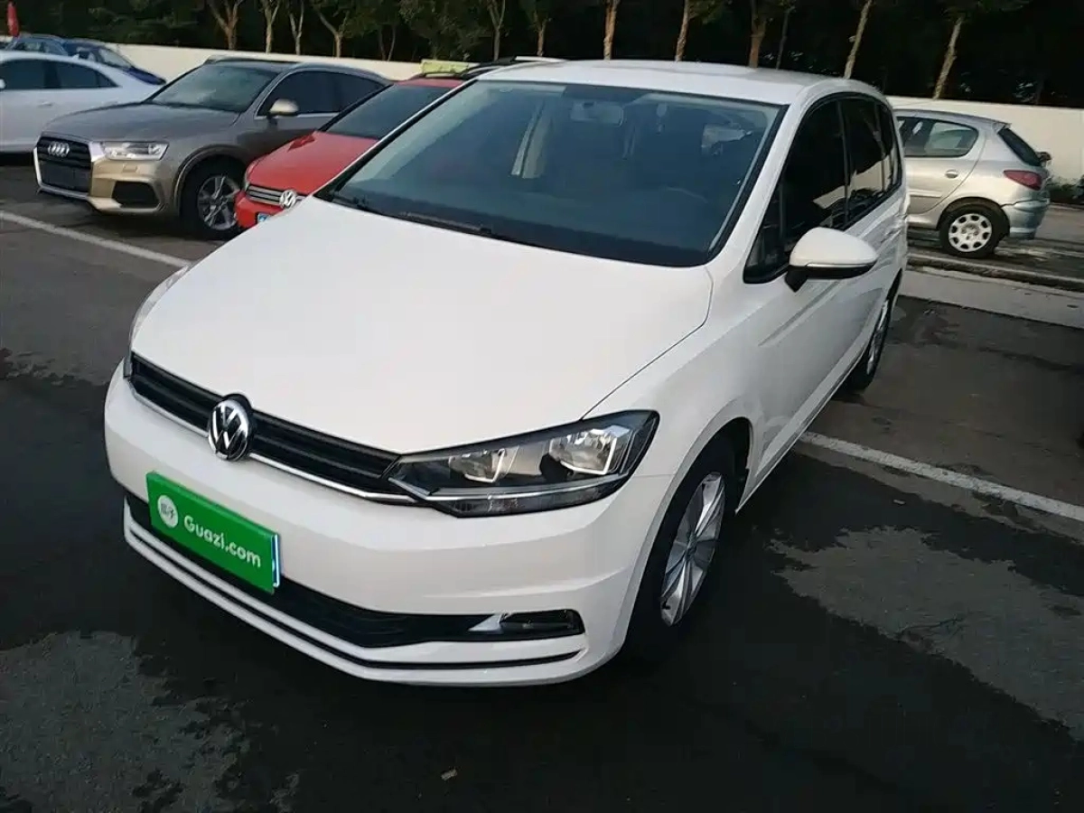 VOLKSWAGEN TOURAN