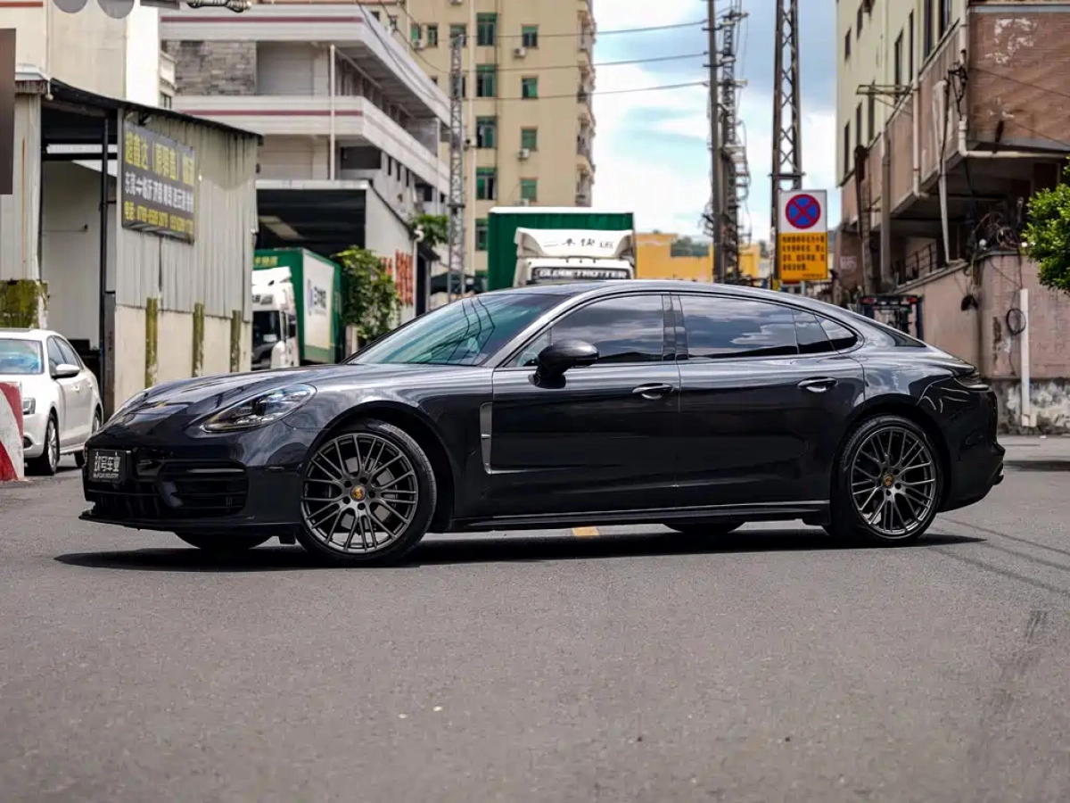 PORSCHE PANAMERA