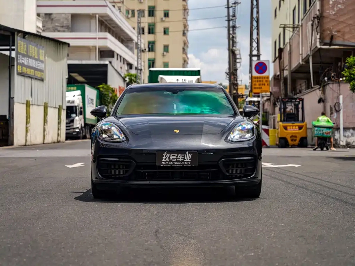 PORSCHE PANAMERA