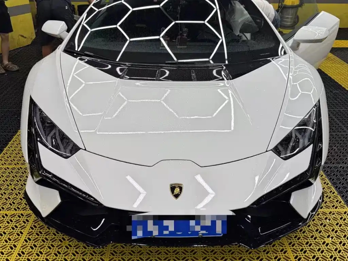 LAMBORGHINI HURACAN