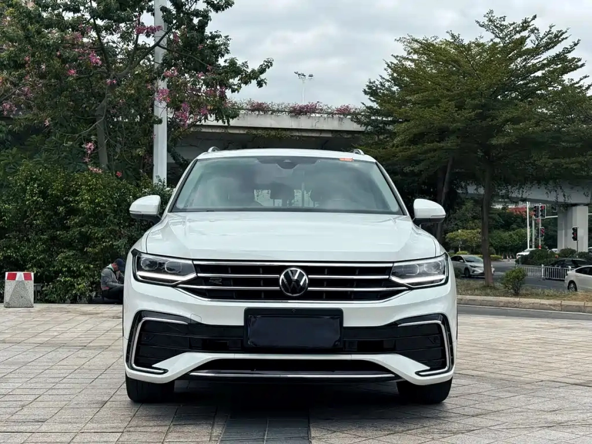 VOLKSWAGEN TIGUAN L