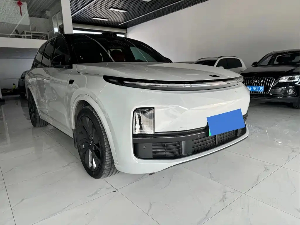 LI AUTO L8  2024
