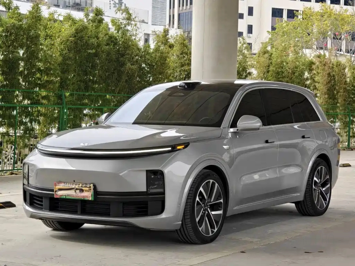 LI AUTO L8  2024