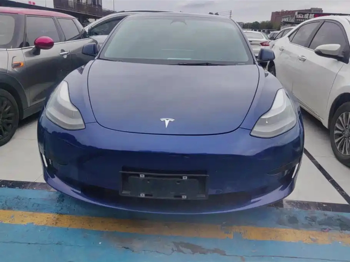 TESLA MODEL 3
