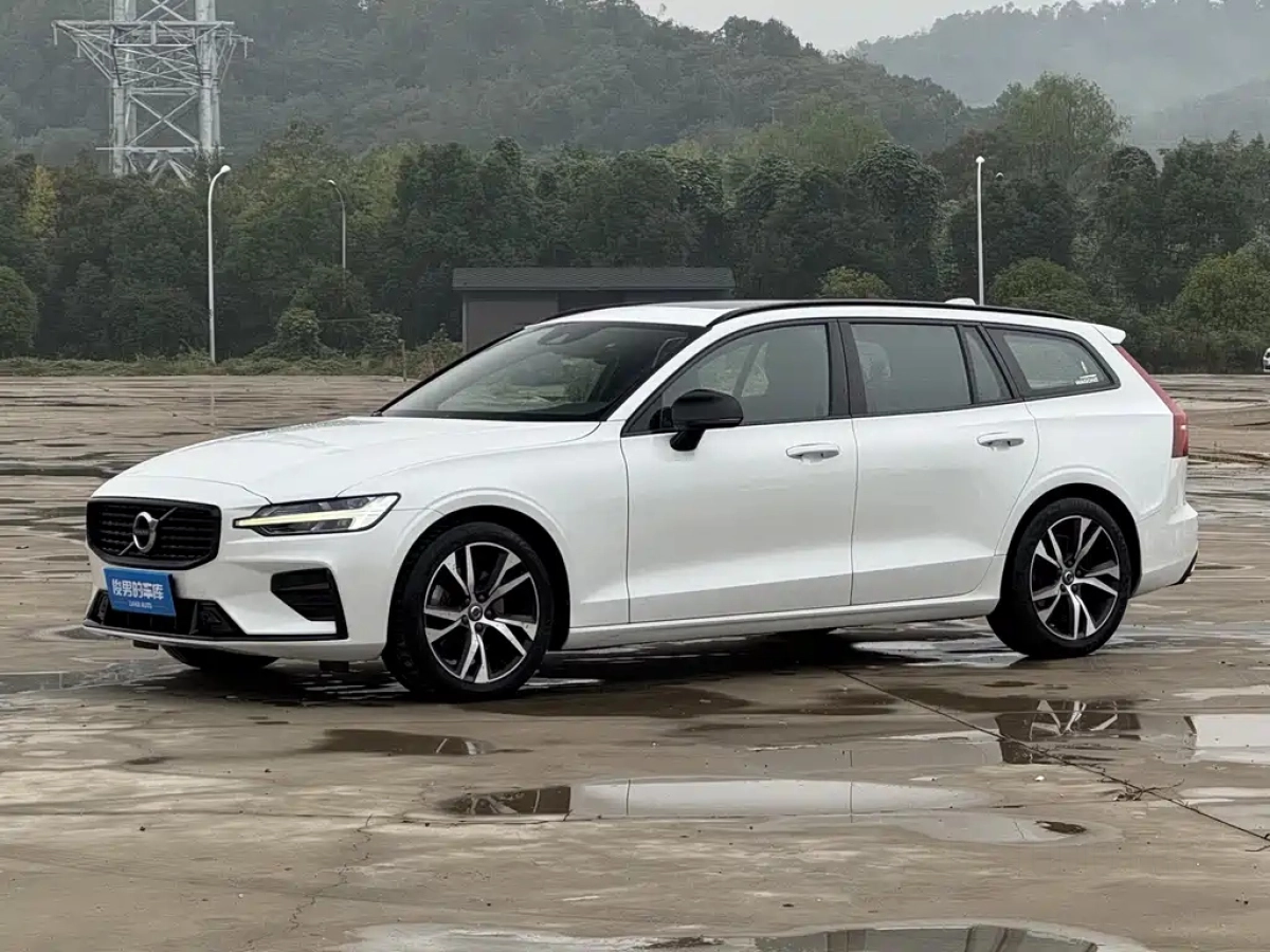 VOLVO V60  2020