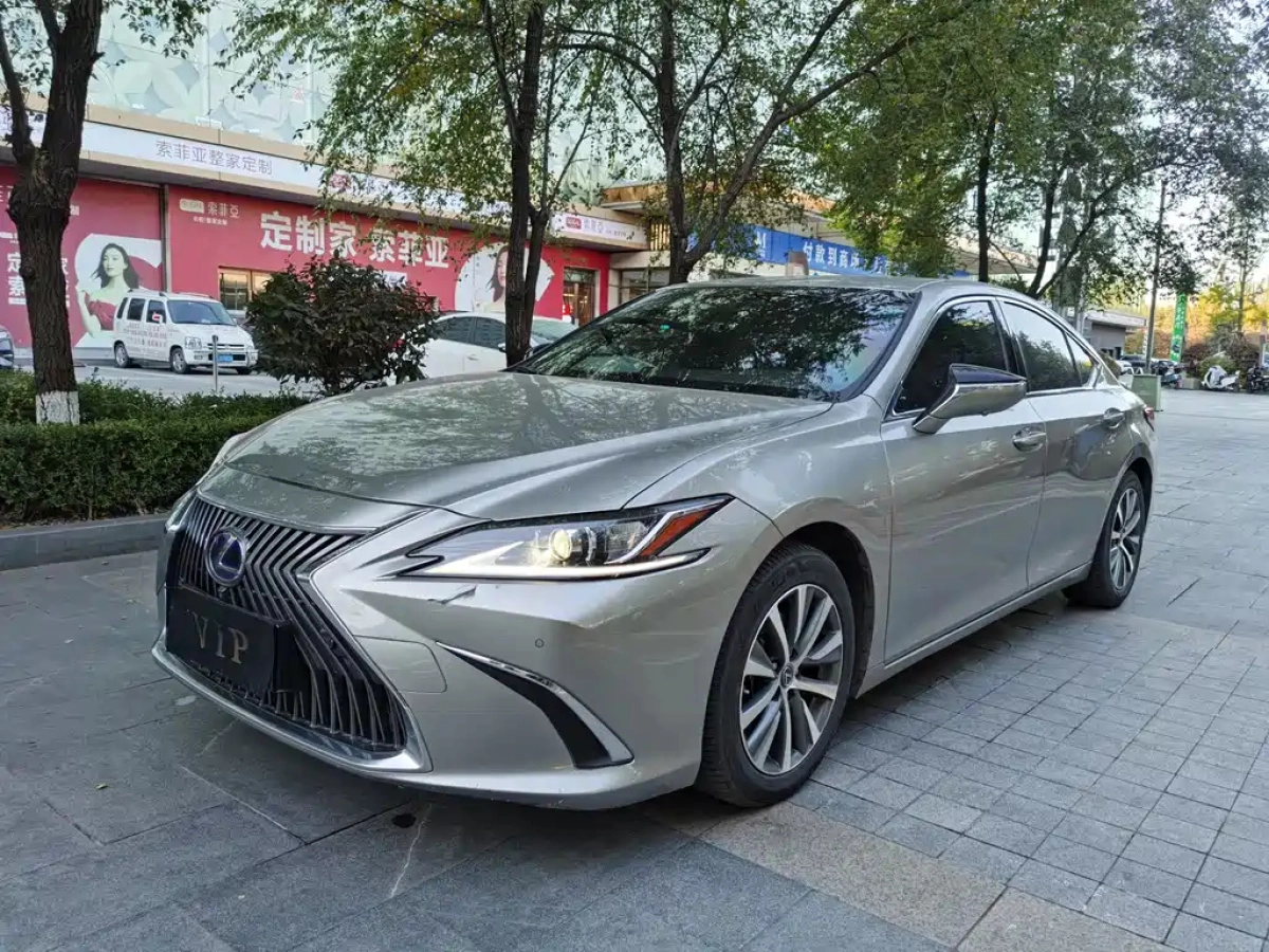 LEXUS ES  2020