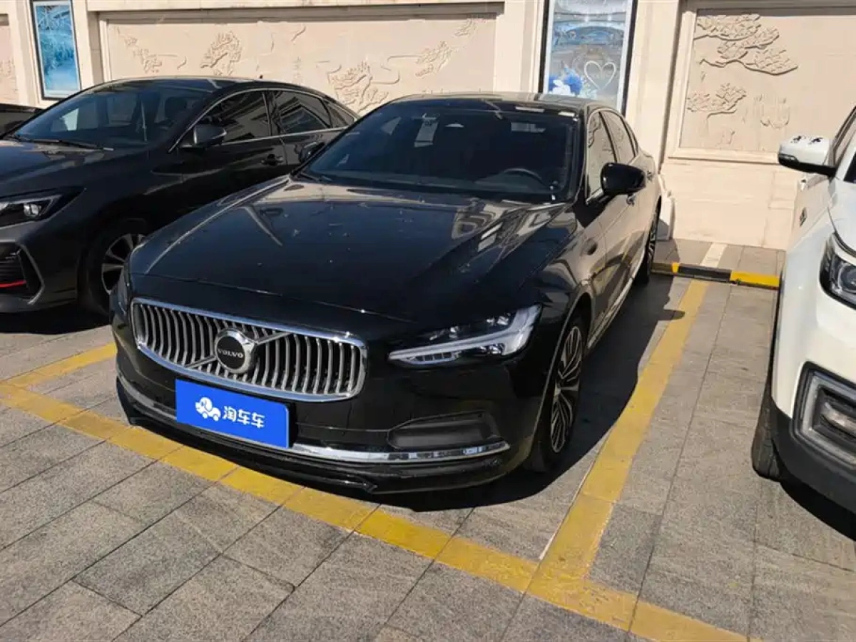 VOLVO S90