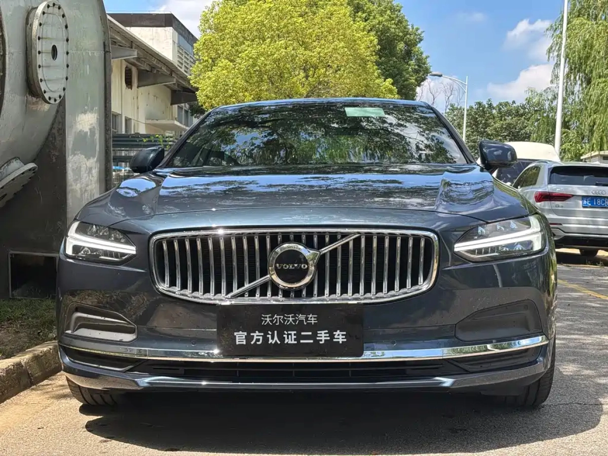 VOLVO S90