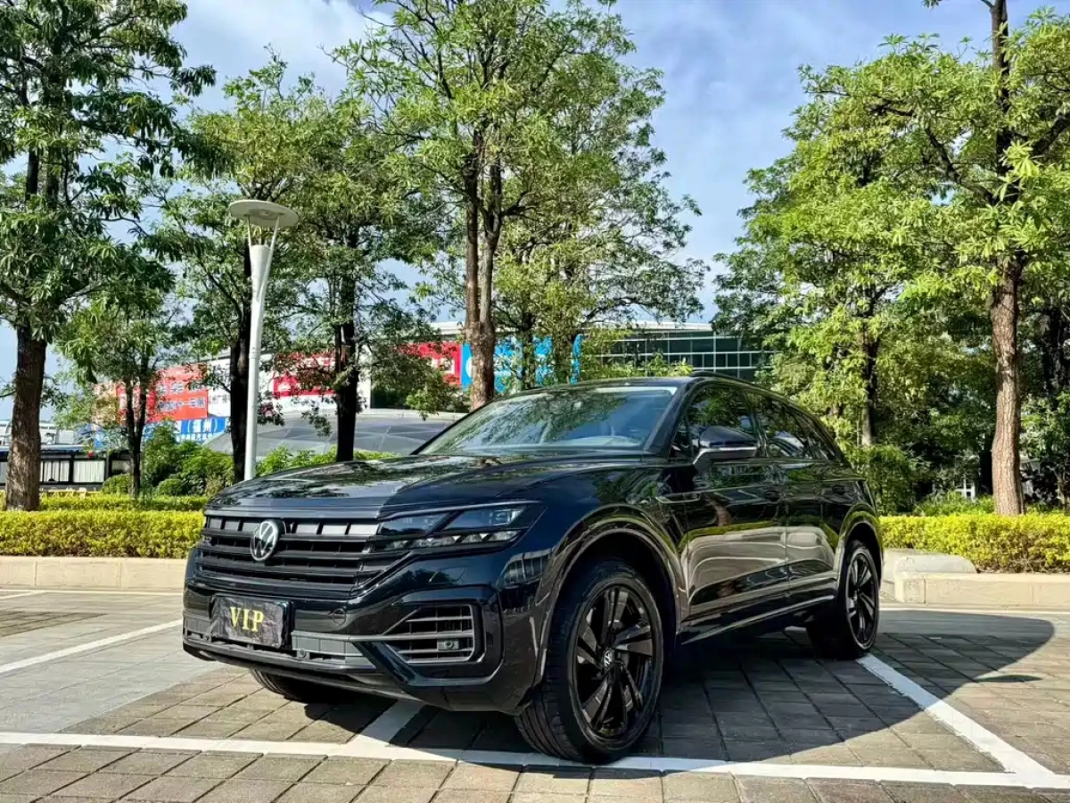 VOLKSWAGEN TOUAREG