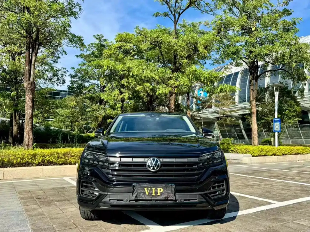 VOLKSWAGEN TOUAREG
